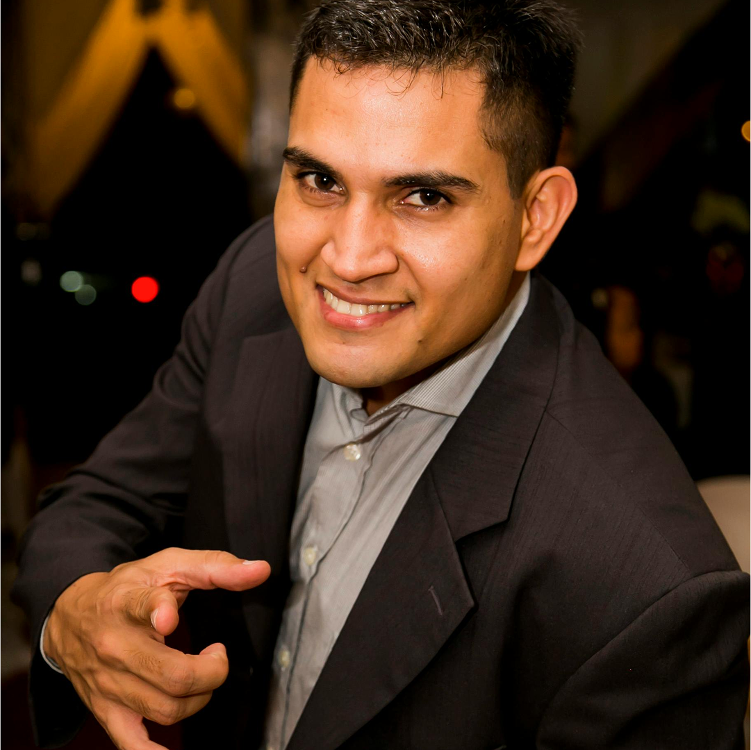 /assets/photos-services/finance-manager-hugo.png
